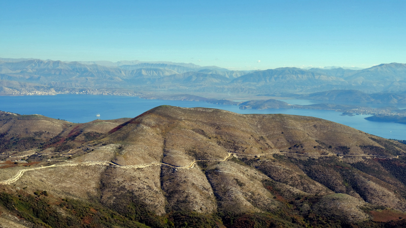 2017-10-12_103644 korfu-2017.jpg - Blick vom Pantokratot zur albanischen Kste mit der Stadt Sarande